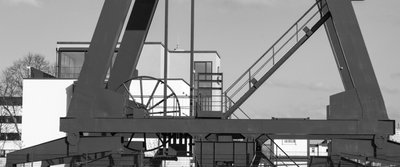 Untere Metallkonstruktion eines Krans